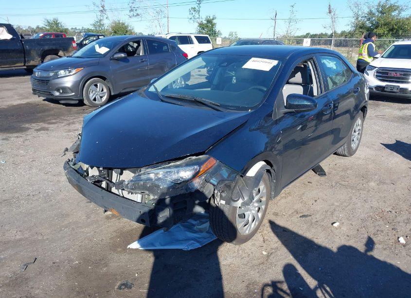 Photo 2 of 2017 Toyota Corolla LE (VIN 5YFBURHE1HP683569)