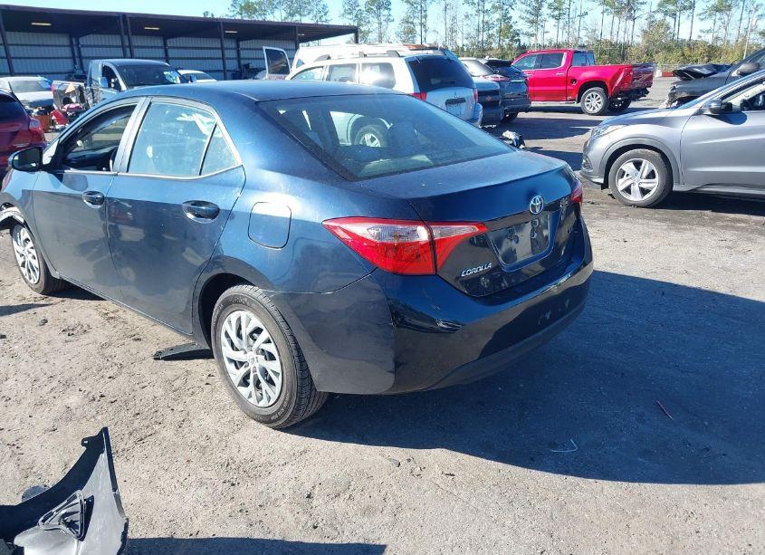 Photo 3 of 2017 Toyota Corolla LE (VIN 5YFBURHE1HP683569)