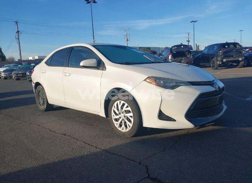 2017 Toyota Corolla LE (VIN 5YFBURHE1HP692823) main photo