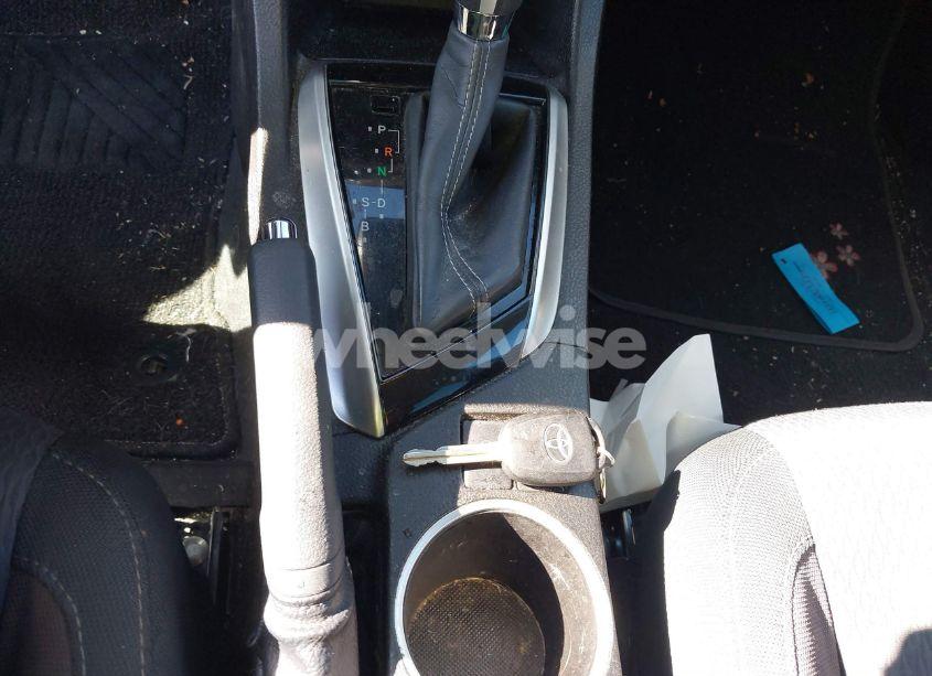 Photo 11 of 2017 Toyota Corolla LE (VIN 5YFBURHE1HP692823)