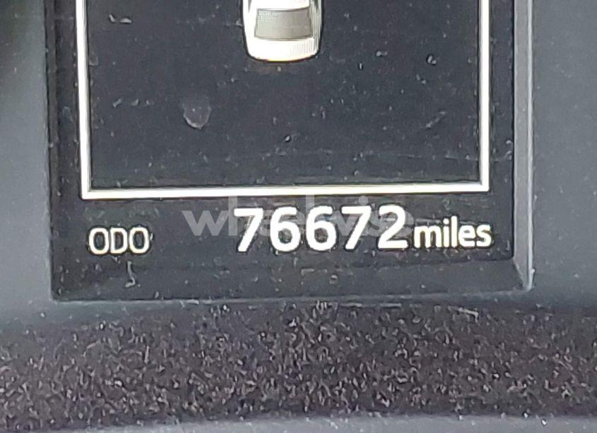 Photo 15 of 2017 Toyota Corolla SE (VIN 5YFBURHE1HP712536)