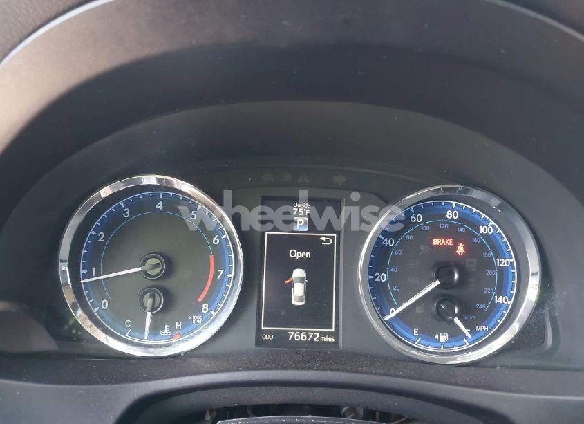 Photo 7 of 2017 Toyota Corolla SE (VIN 5YFBURHE1HP712536)