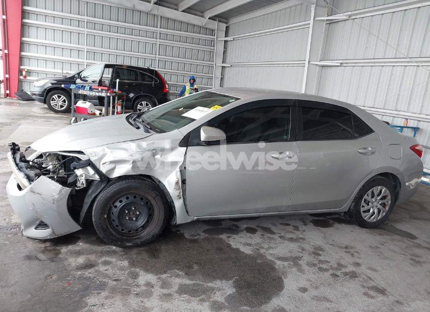 Photo 6 of 2017 Toyota Corolla LE (VIN 5YFBURHE1HP714562)