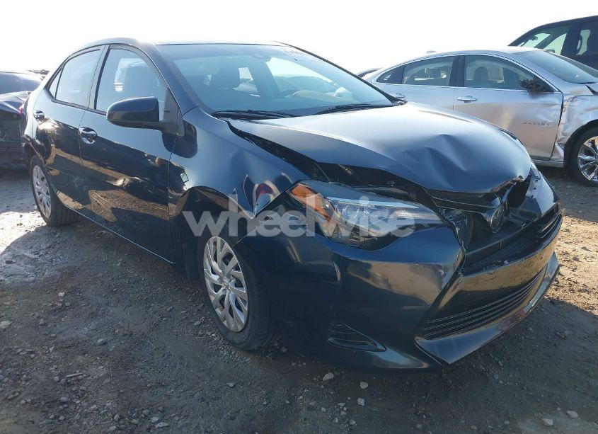 2017 Toyota Corolla LE (VIN 5YFBURHE1HP722550) main photo
