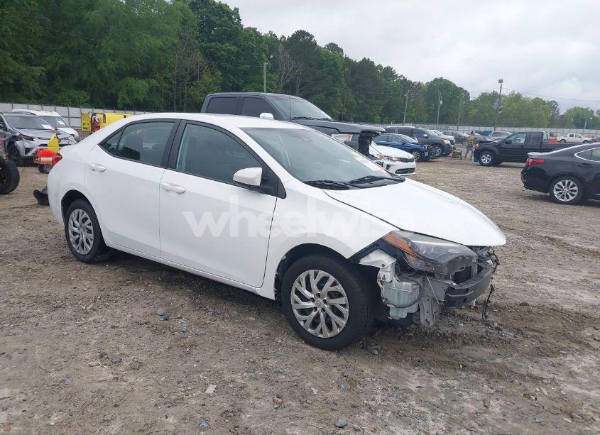 2017 Toyota Corolla LE (VIN 5YFBURHE1HP724007) main photo