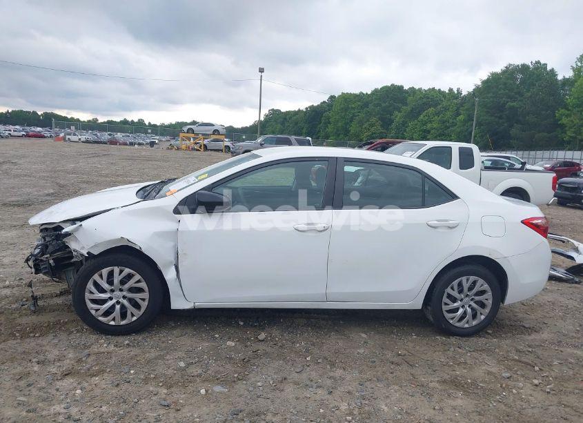 Photo 15 of 2017 Toyota Corolla LE (VIN 5YFBURHE1HP724007)