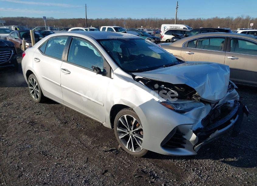 2017 Toyota Corolla SE (VIN 5YFBURHE1HP724749) main photo