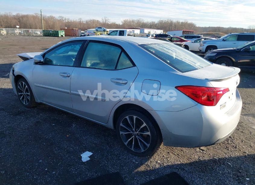 Photo 3 of 2017 Toyota Corolla SE (VIN 5YFBURHE1HP724749)