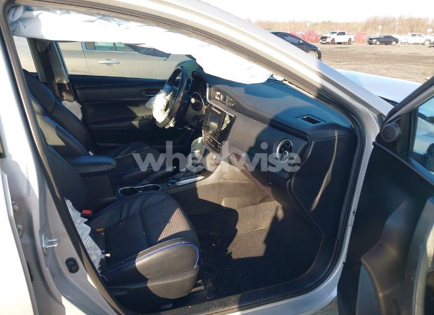 Photo 5 of 2017 Toyota Corolla SE (VIN 5YFBURHE1HP724749)