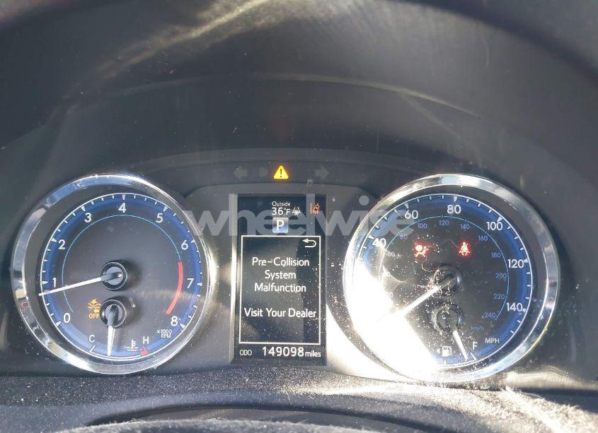 Photo 7 of 2017 Toyota Corolla SE (VIN 5YFBURHE1HP724749)