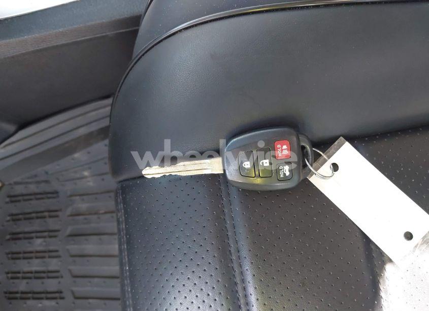 Photo 11 of 2017 Toyota Corolla LE (VIN 5YFBURHE1HP732897)