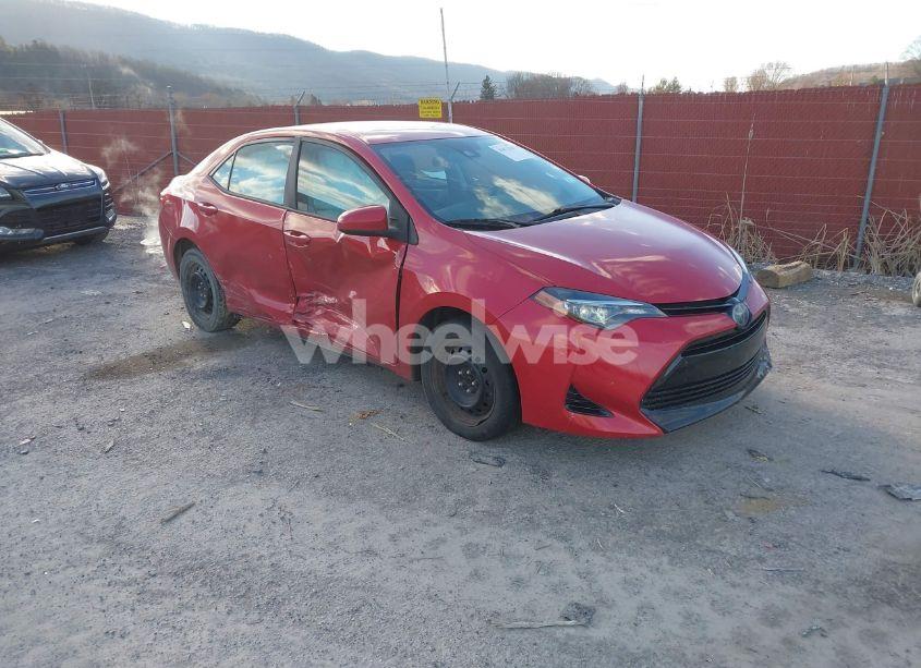 2018 Toyota Corolla LE (VIN 5YFBURHE1JP755165) main photo