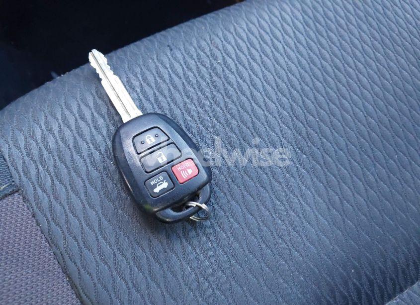 Photo 11 of 2018 Toyota Corolla LE (VIN 5YFBURHE1JP755165)