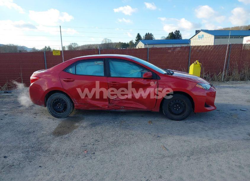 Photo 13 of 2018 Toyota Corolla LE (VIN 5YFBURHE1JP755165)