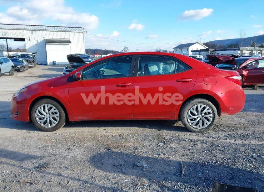 Photo 14 of 2018 Toyota Corolla LE (VIN 5YFBURHE1JP755165)