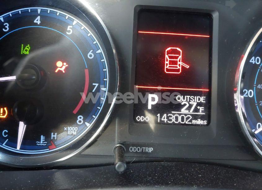 Photo 15 of 2018 Toyota Corolla LE (VIN 5YFBURHE1JP755165)