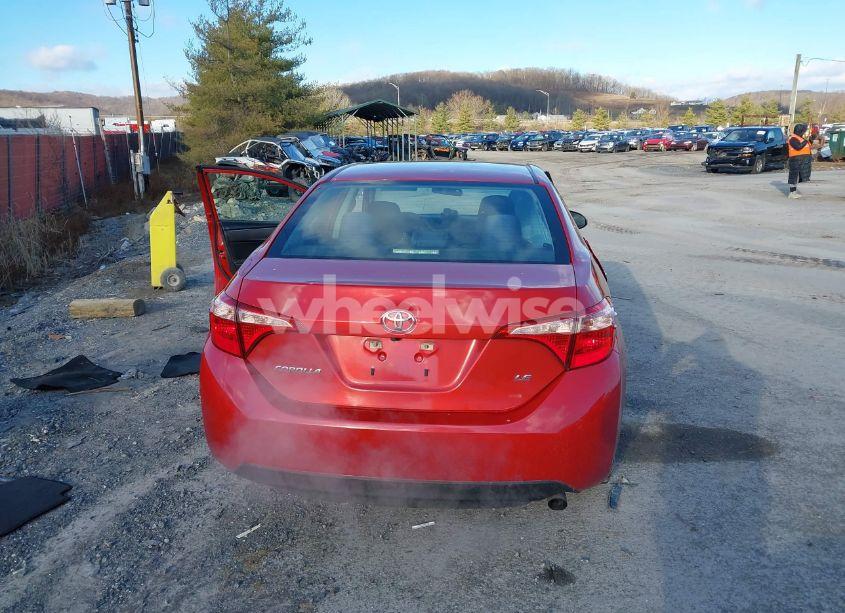 Photo 16 of 2018 Toyota Corolla LE (VIN 5YFBURHE1JP755165)