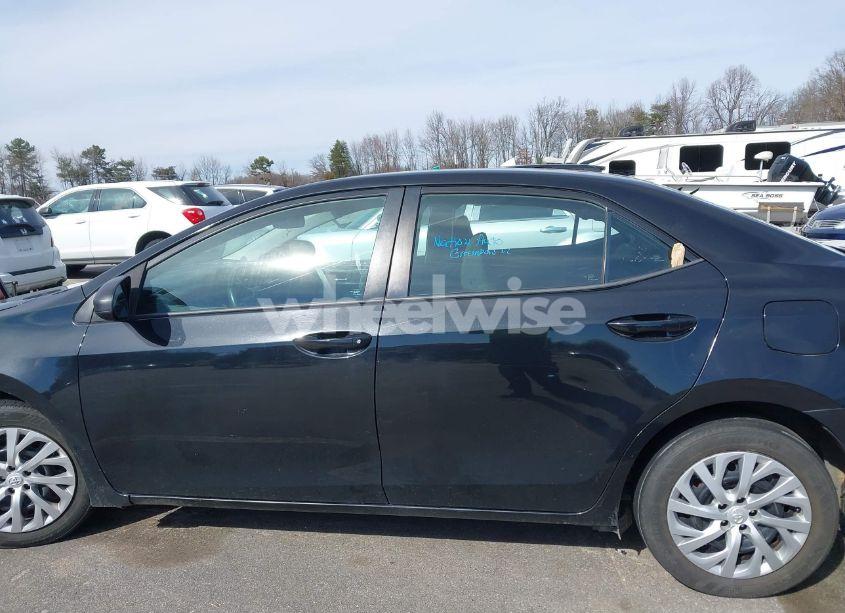 Photo 14 of 2018 Toyota Corolla LE (VIN 5YFBURHE1JP755280)