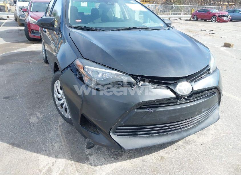 Photo 17 of 2018 Toyota Corolla LE (VIN 5YFBURHE1JP755280)