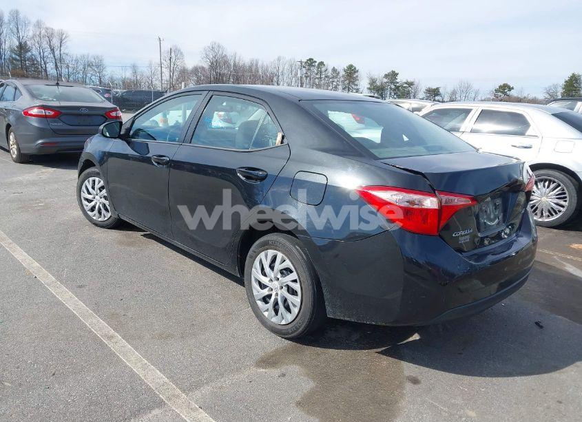 Photo 3 of 2018 Toyota Corolla LE (VIN 5YFBURHE1JP755280)