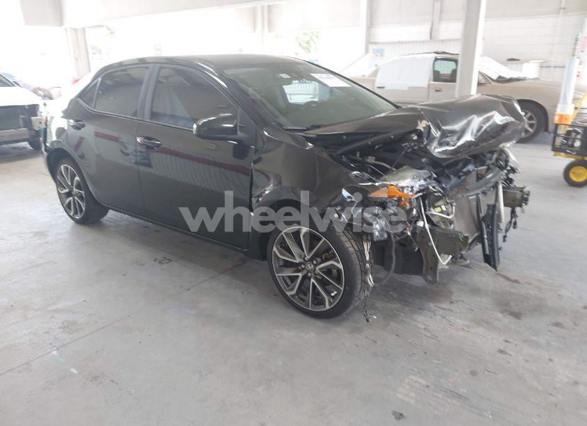 2018 Toyota Corolla LE (VIN 5YFBURHE1JP773892) main photo