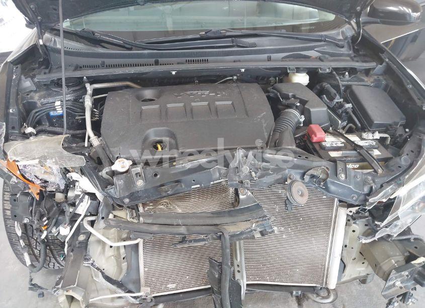 Photo 10 of 2018 Toyota Corolla LE (VIN 5YFBURHE1JP773892)