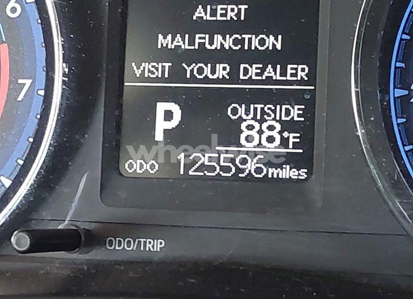 Photo 16 of 2018 Toyota Corolla LE (VIN 5YFBURHE1JP773892)