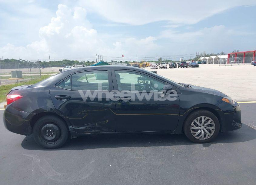 Photo 13 of 2018 Toyota Corolla LE (VIN 5YFBURHE1JP793513)