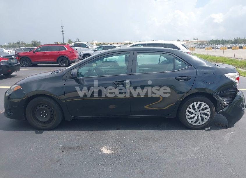 Photo 14 of 2018 Toyota Corolla LE (VIN 5YFBURHE1JP793513)