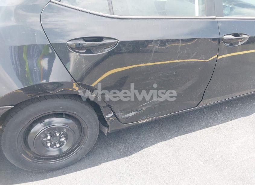 Photo 17 of 2018 Toyota Corolla LE (VIN 5YFBURHE1JP793513)