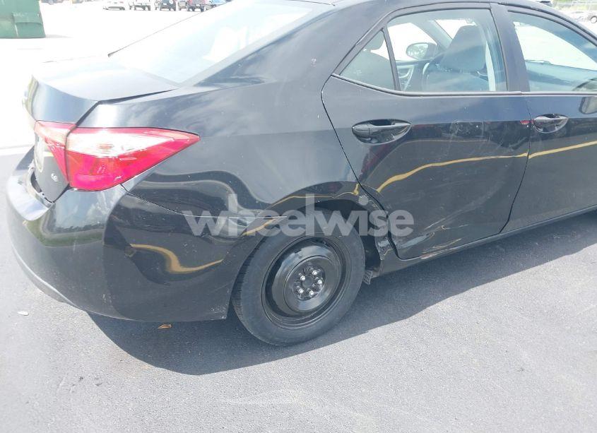 Photo 18 of 2018 Toyota Corolla LE (VIN 5YFBURHE1JP793513)