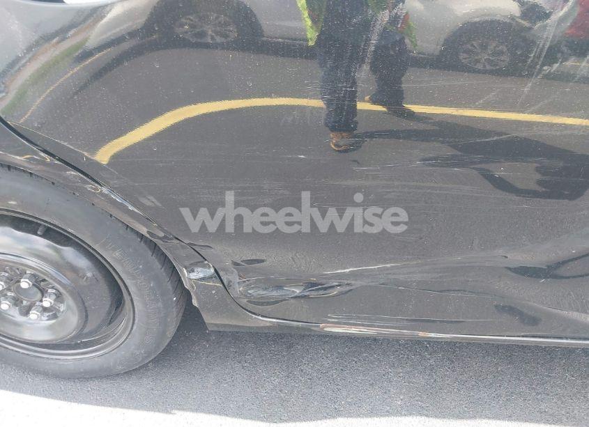 Photo 19 of 2018 Toyota Corolla LE (VIN 5YFBURHE1JP793513)