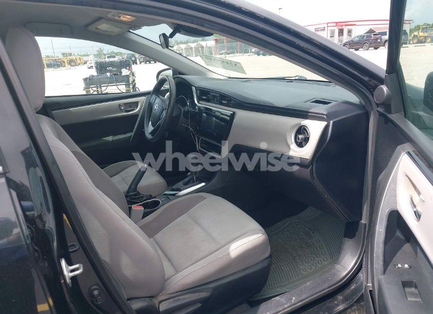 Photo 5 of 2018 Toyota Corolla LE (VIN 5YFBURHE1JP793513)