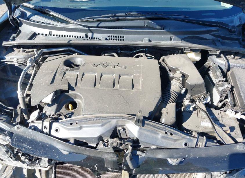 Photo 10 of 2018 Toyota Corolla LE (VIN 5YFBURHE1JP795312)