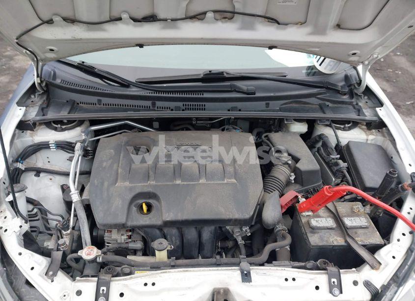 Photo 10 of 2018 Toyota Corolla LE (VIN 5YFBURHE1JP798985)