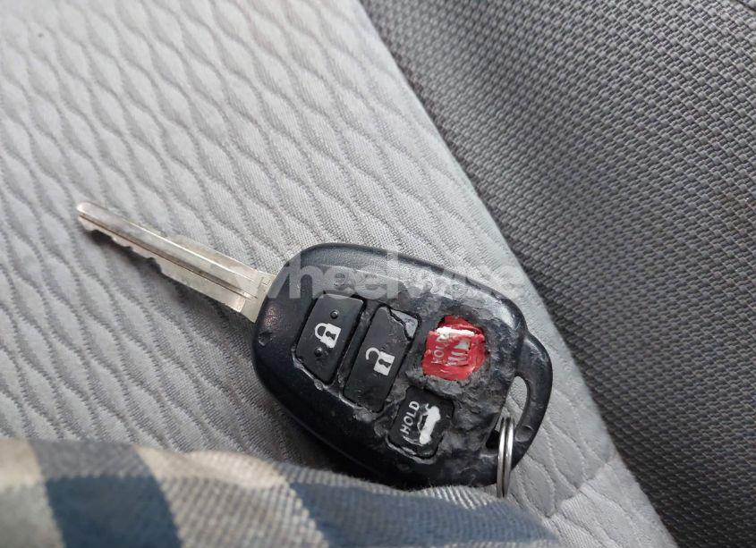 Photo 11 of 2018 Toyota Corolla LE (VIN 5YFBURHE1JP798985)