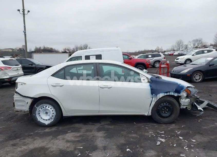 Photo 13 of 2018 Toyota Corolla LE (VIN 5YFBURHE1JP798985)