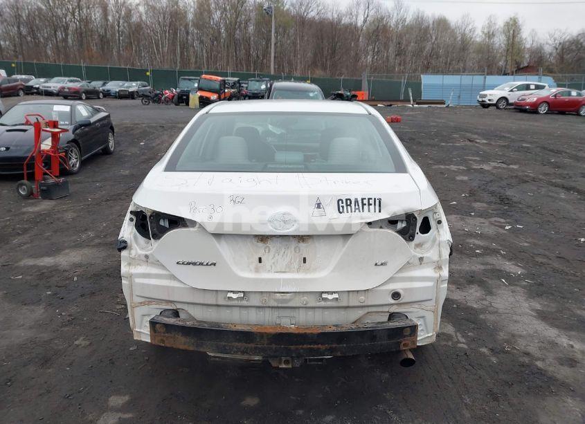 Photo 16 of 2018 Toyota Corolla LE (VIN 5YFBURHE1JP798985)