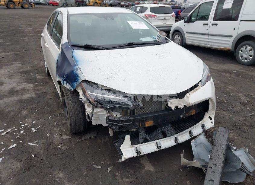 Photo 6 of 2018 Toyota Corolla LE (VIN 5YFBURHE1JP798985)