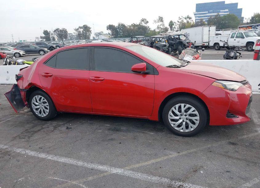 Photo 13 of 2018 Toyota Corolla LE (VIN 5YFBURHE1JP809953)