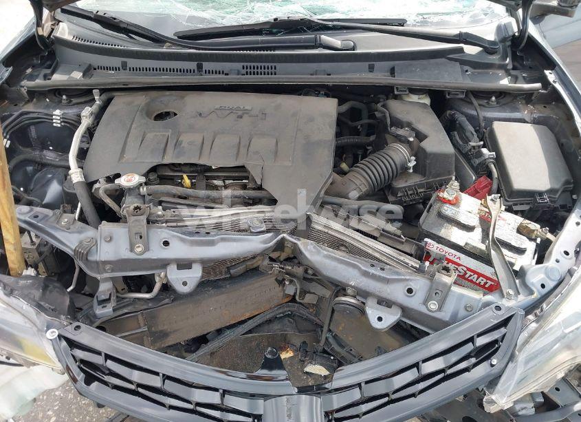 Photo 10 of 2018 Toyota Corolla SE (VIN 5YFBURHE1JP814781)