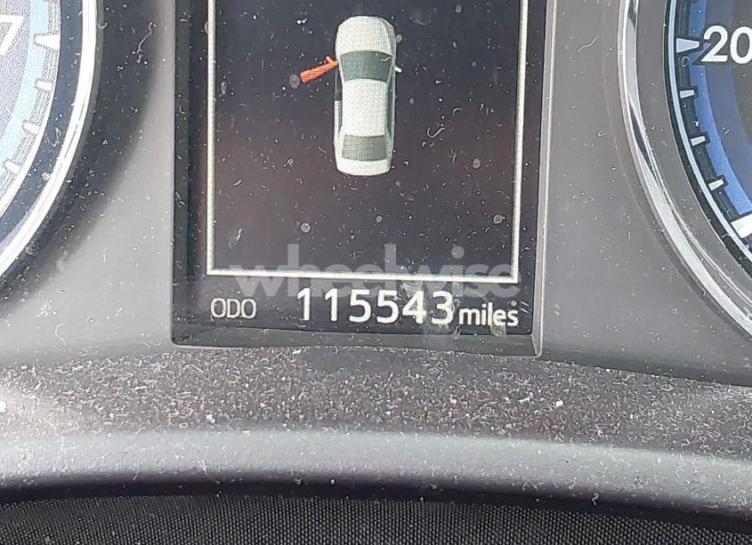 Photo 16 of 2018 Toyota Corolla SE (VIN 5YFBURHE1JP814781)