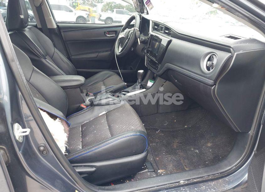 Photo 5 of 2018 Toyota Corolla SE (VIN 5YFBURHE1JP814781)