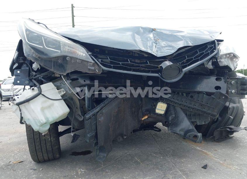 Photo 6 of 2018 Toyota Corolla SE (VIN 5YFBURHE1JP814781)