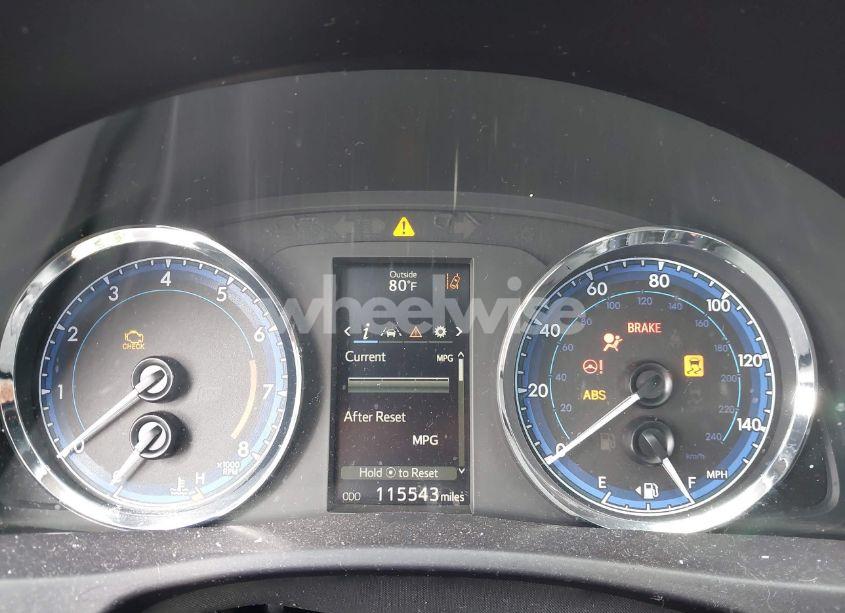 Photo 7 of 2018 Toyota Corolla SE (VIN 5YFBURHE1JP814781)