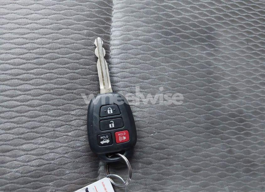 Photo 11 of 2018 Toyota Corolla LE (VIN 5YFBURHE1JP816580)