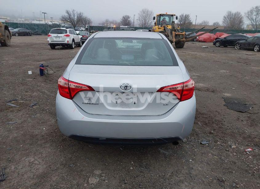 Photo 16 of 2018 Toyota Corolla LE (VIN 5YFBURHE1JP816580)