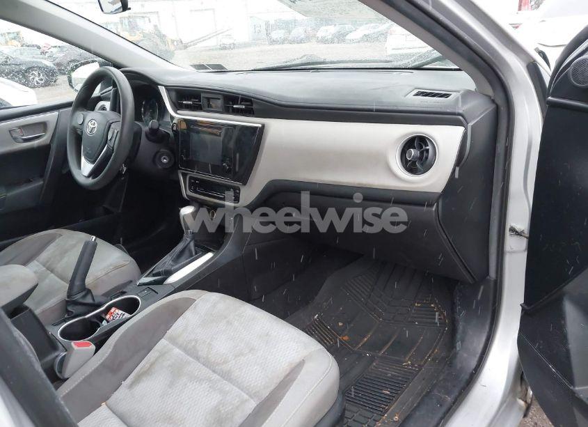 Photo 5 of 2018 Toyota Corolla LE (VIN 5YFBURHE1JP816580)