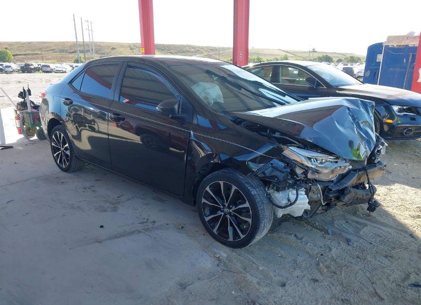 2018 Toyota Corolla SE (VIN 5YFBURHE1JP839728) main photo