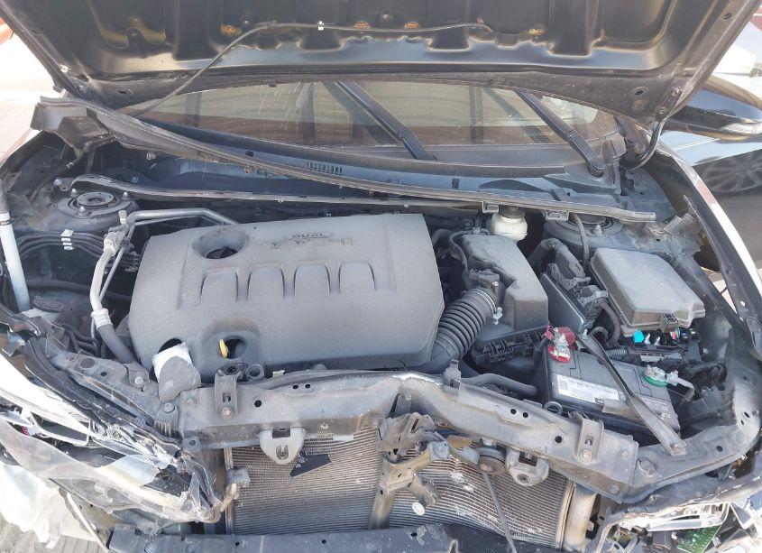 Photo 10 of 2018 Toyota Corolla SE (VIN 5YFBURHE1JP839728)